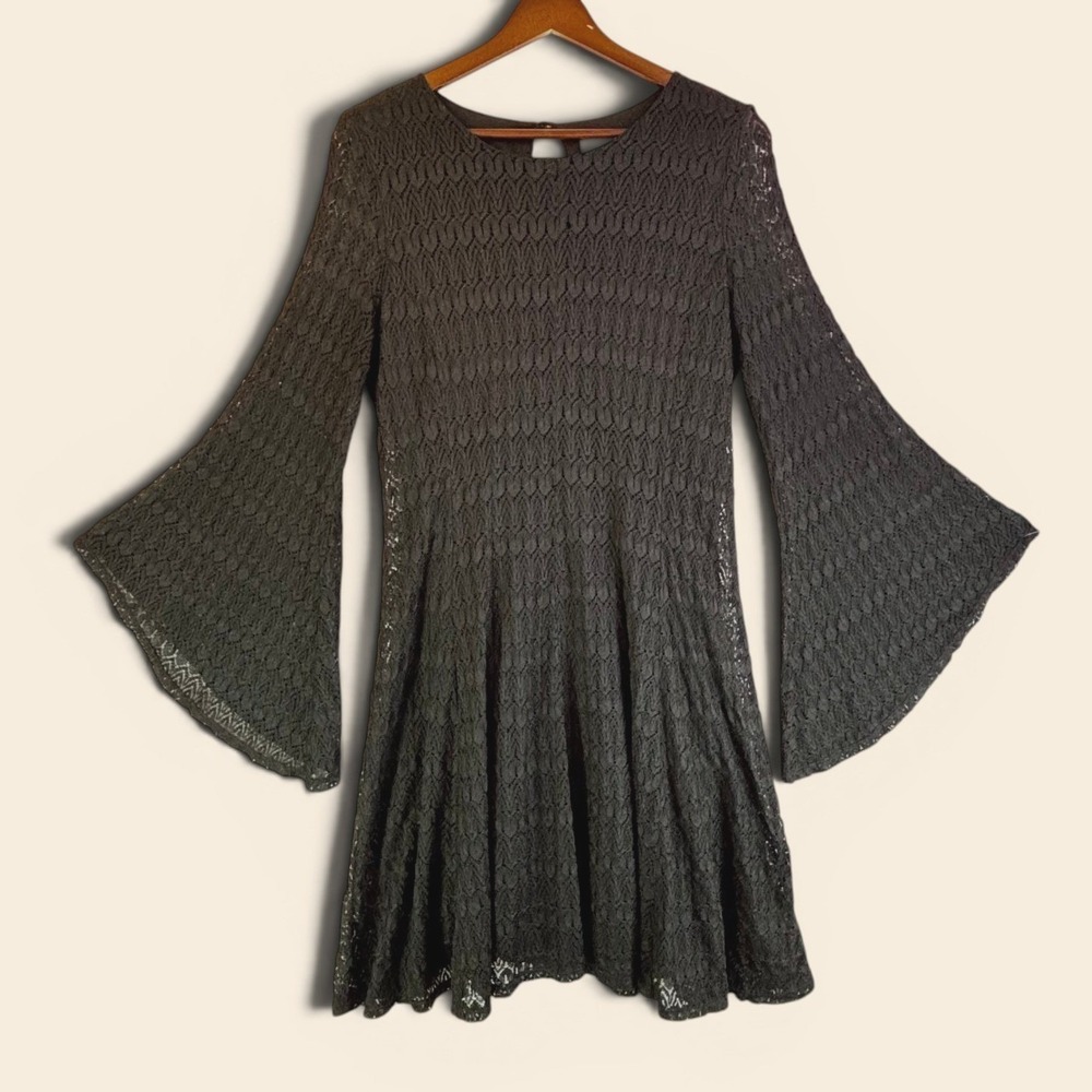 Black Lace Bell Sleeve Dress XL Fit Flare Keyhole Back Witchy Dark Boho Full
